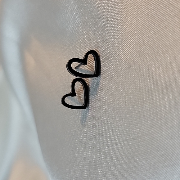 Abstract Heart Hollow Stud Earrings, choice of color - Picture 6 of 7